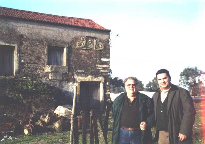 O "primo" José Paulo Neves e Sergio nas ruínas do Solar dos Cotrins